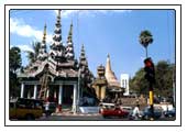 Aufgang zur Shwedagon Pagode